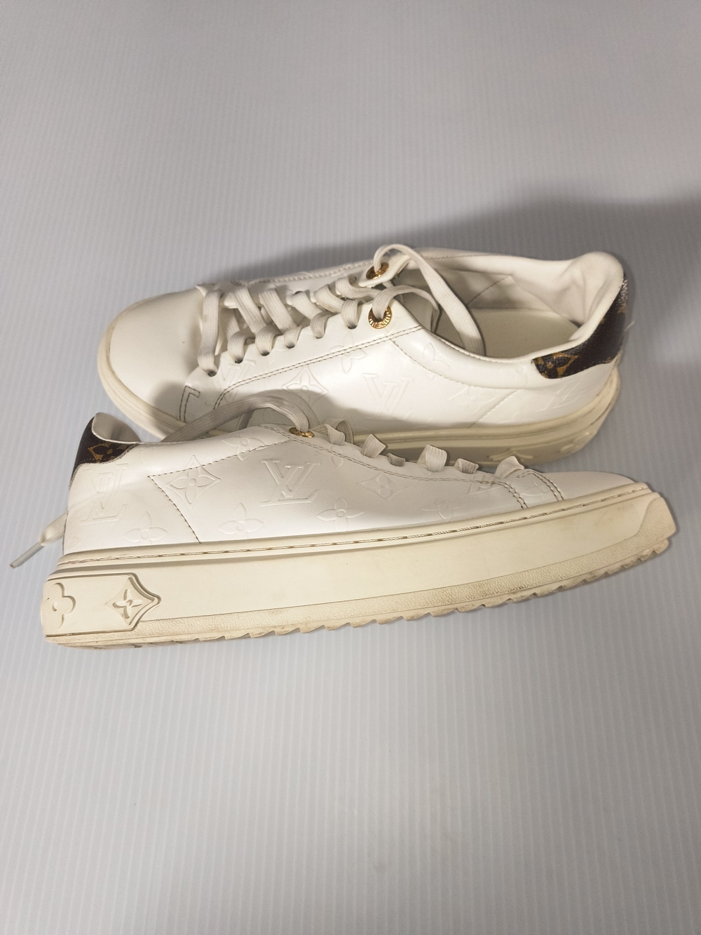 Louis Vuitton White Low-Top Monogram Embossed Sneaker Size 8